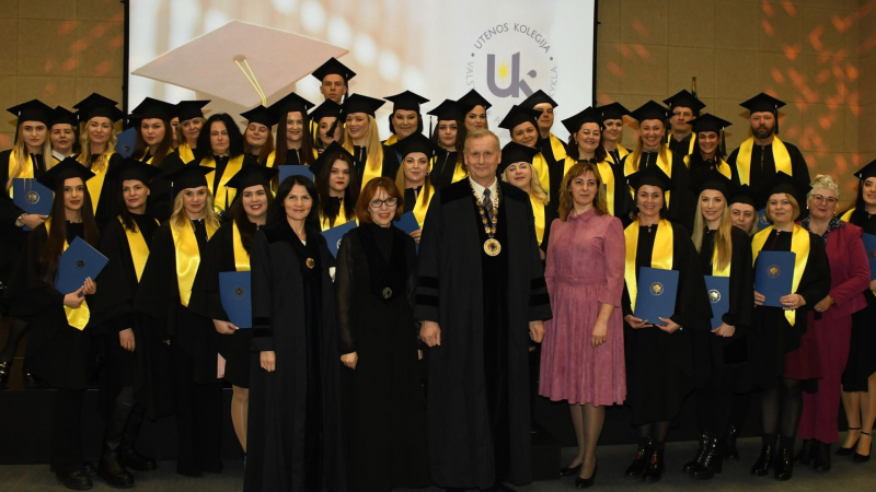 Diplomas to graduates of the general practice nursing study program