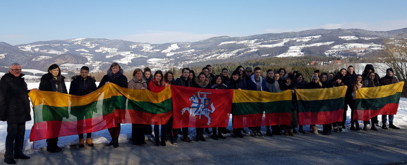 Utenos kolegijos IB ,,Interjeras" komandą lydėjo Lietuvos trispalvė ir sėkmė